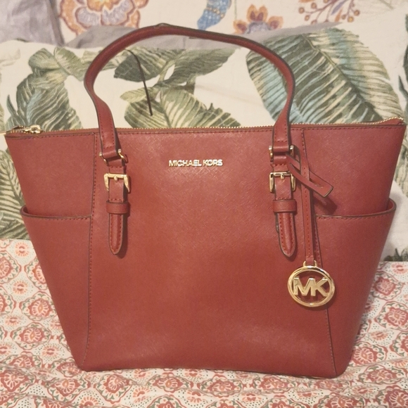 Authentic Michael Kors purse - Picture 1 of 10